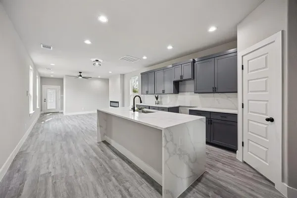 $2,300 | 3703 York Street, Dallas, TX 75210