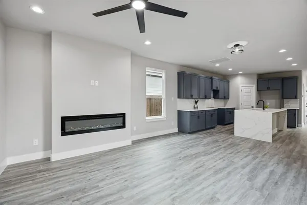 $2,300 | 3703 York Street, Dallas, TX 75210