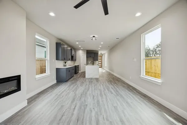 $2,300 | 3703 York Street, Dallas, TX 75210