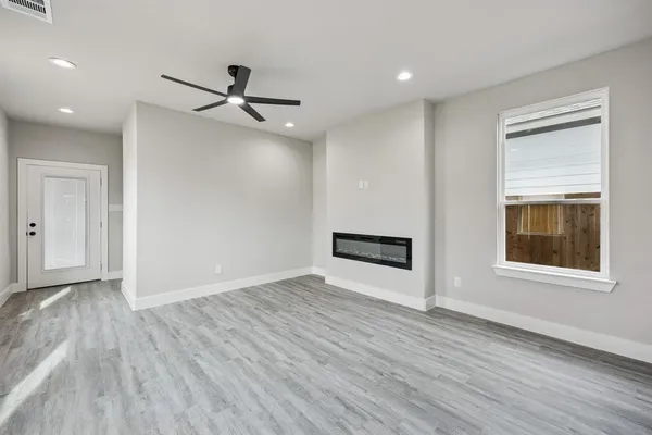 $2,300 | 3703 York Street, Dallas, TX 75210