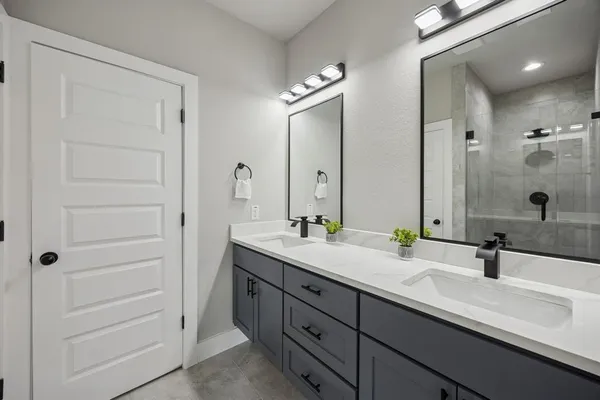 $2,300 | 3703 York Street, Dallas, TX 75210