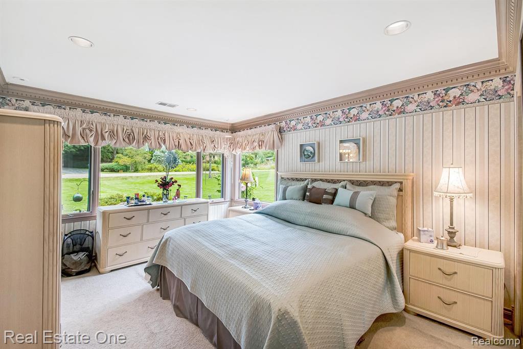 33821 Argonne Road Farmington Hills, MI 48335 - Photo 20 of 39
