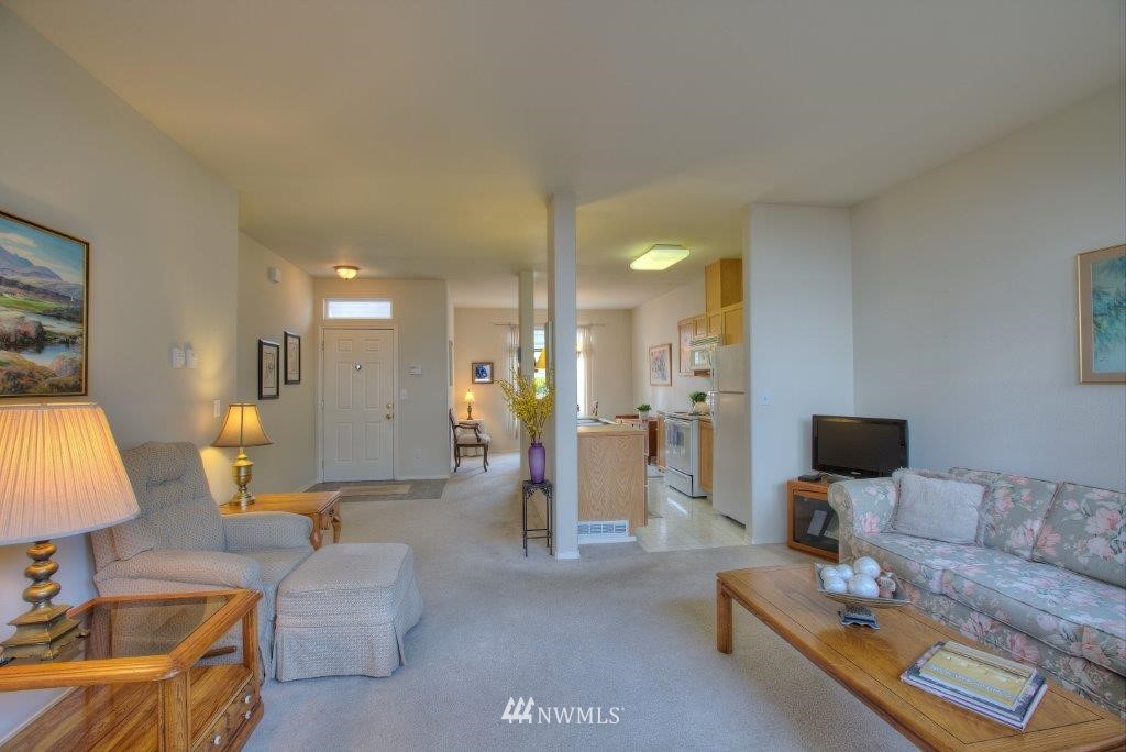 2932 151st Place Southwest, Unit R102 Lynnwood, WA 98087 - Photo 4 of 11