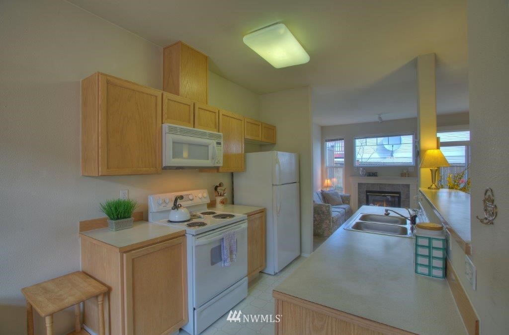 2932 151st Place Southwest, Unit R102 Lynnwood, WA 98087 - Photo 6 of 11