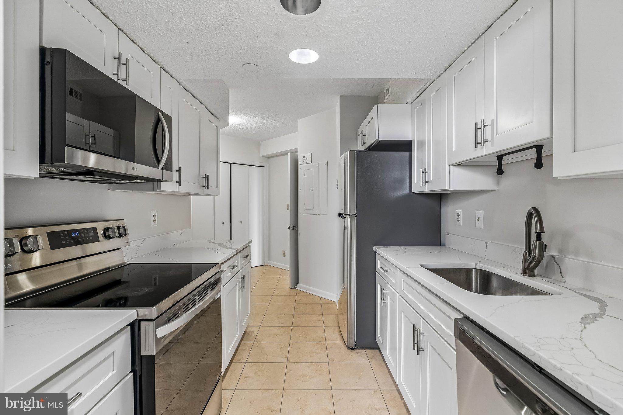 5505 Seminary Road, Unit 2015N Falls Church, VA 22041 - Photo 7 of 19 Kitchen View