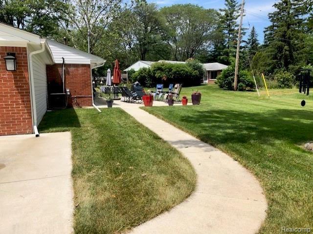 28229 Bayberry Road Farmington Hills, MI 48331 - Photo 8 of 45