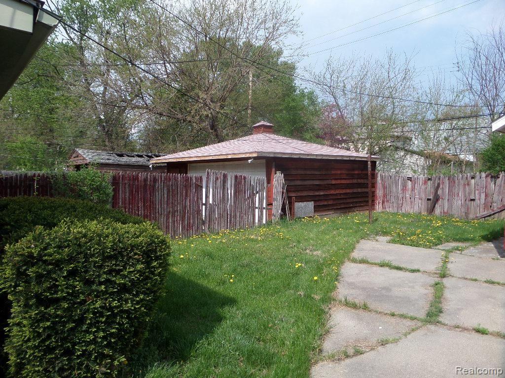 9124 Meyers Road Detroit, MI 48228 - Photo 5 of 22 5-Yard.jpg