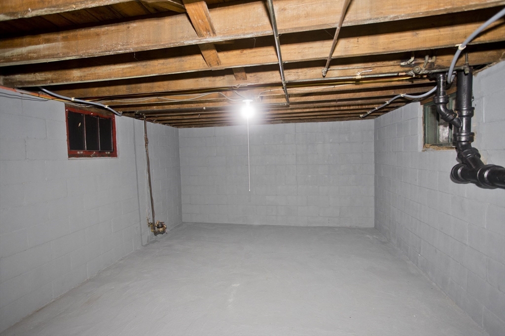 191 Laconia Street Springfield, MA 01129 - Photo 33 of 40