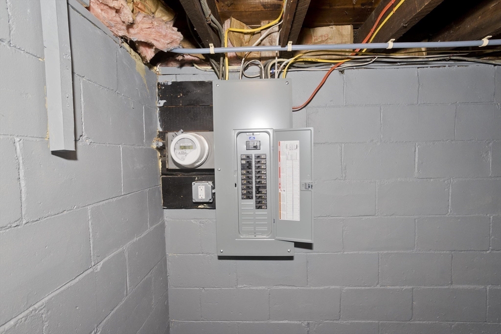 191 Laconia Street Springfield, MA 01129 - Photo 34 of 40