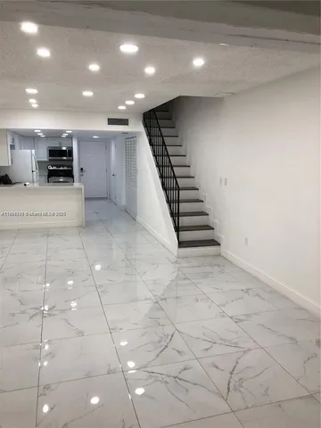 $2,250 | 1555 West 44th Place, Unit 334, Hialeah, FL 33012