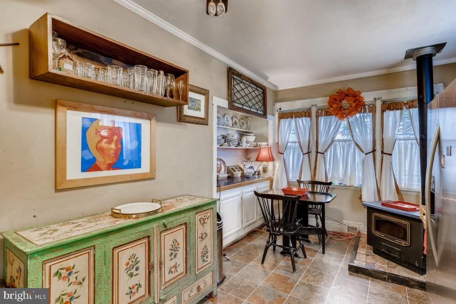 6305 Beechwood Road Baltimore, MD 21239 - Photo 8 of 27 Eat in kitchen with built ins