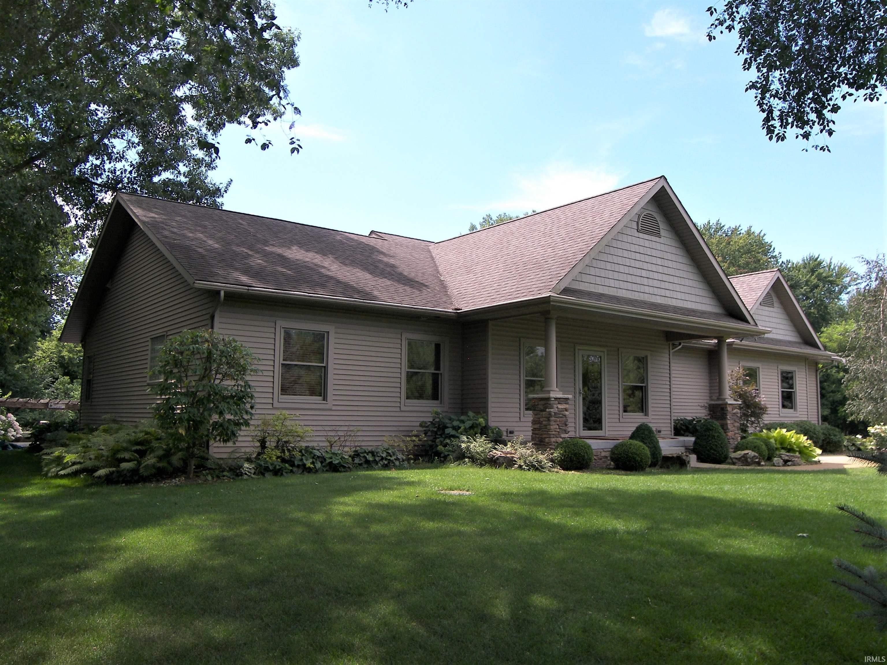 2065 North Fox Farm Road Warsaw, IN 46580 - Photo 1 of 36 Gallery Image 1