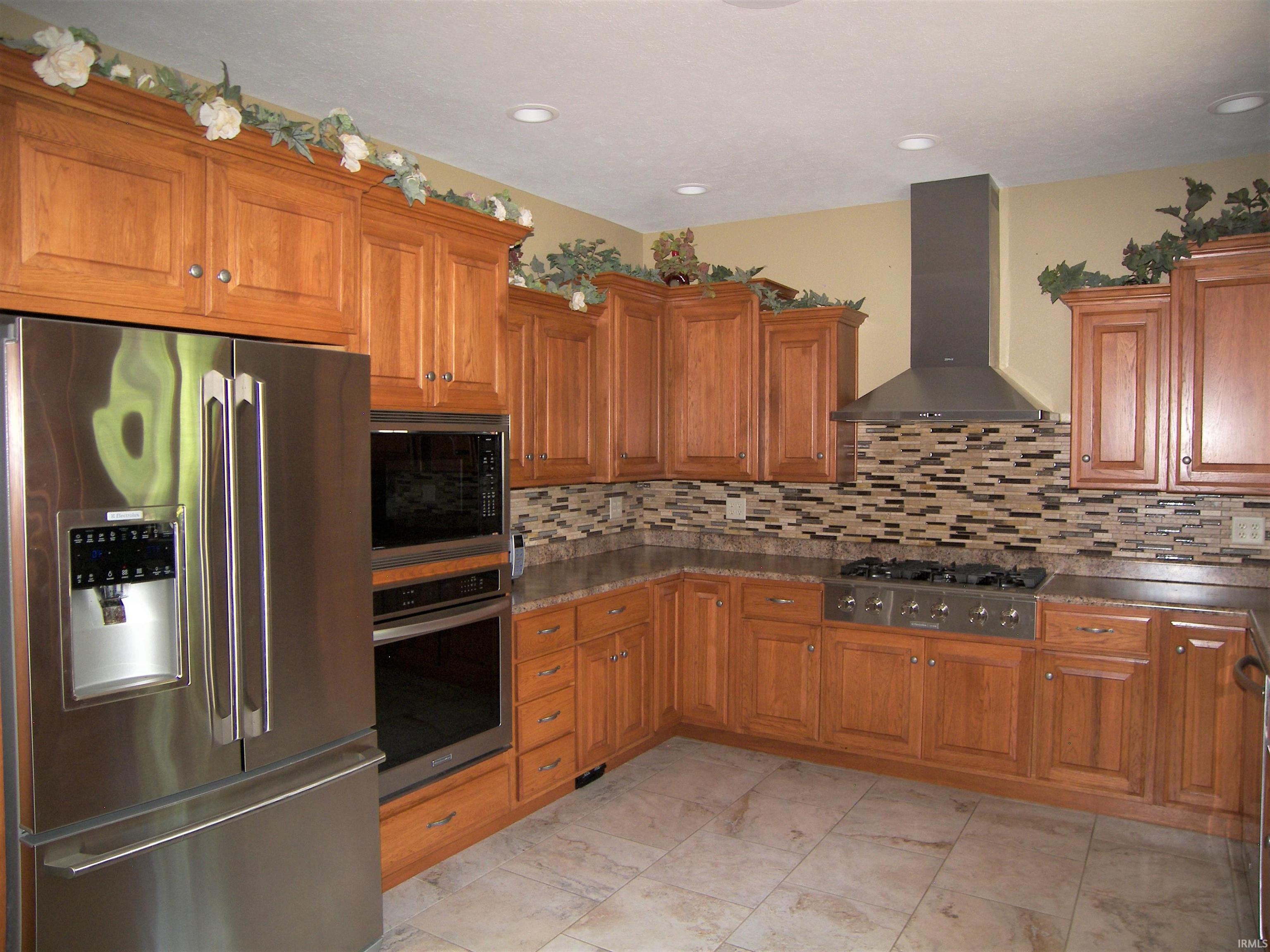 2065 North Fox Farm Road Warsaw, IN 46580 - Photo 11 of 36 Gallery Image 11