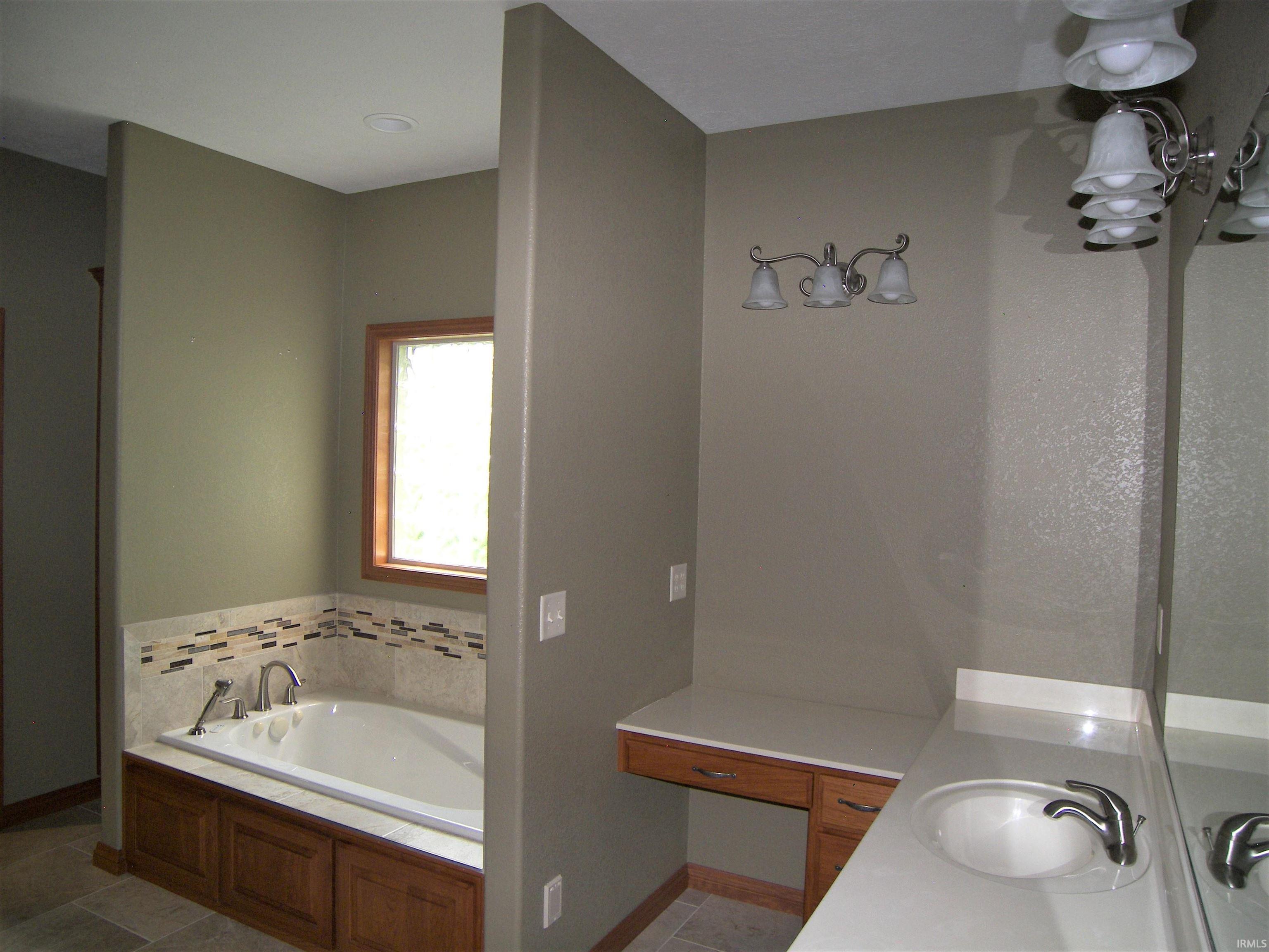 2065 North Fox Farm Road Warsaw, IN 46580 - Photo 17 of 36 Gallery Image 17