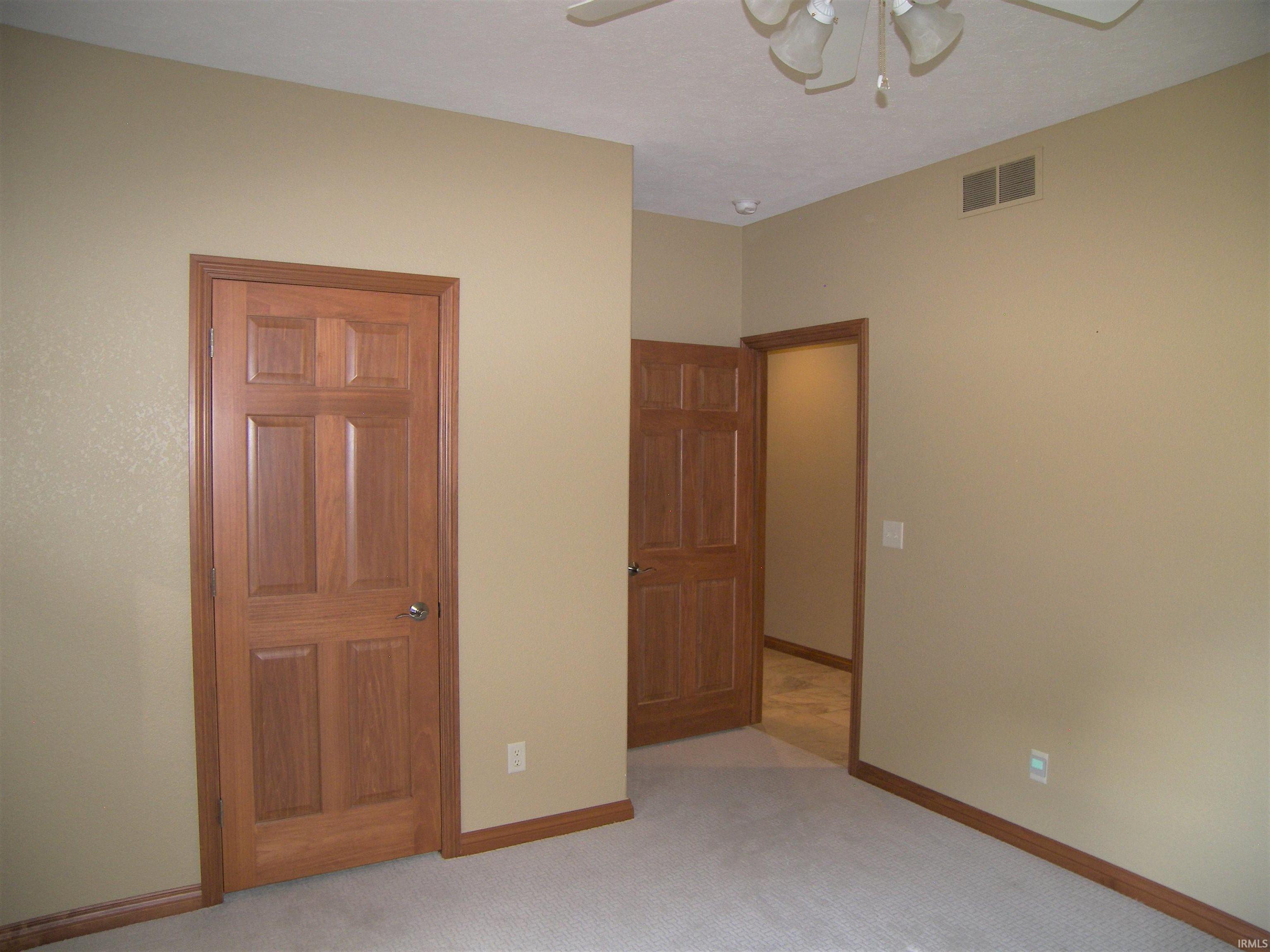 2065 North Fox Farm Road Warsaw, IN 46580 - Photo 20 of 36 Gallery Image 20