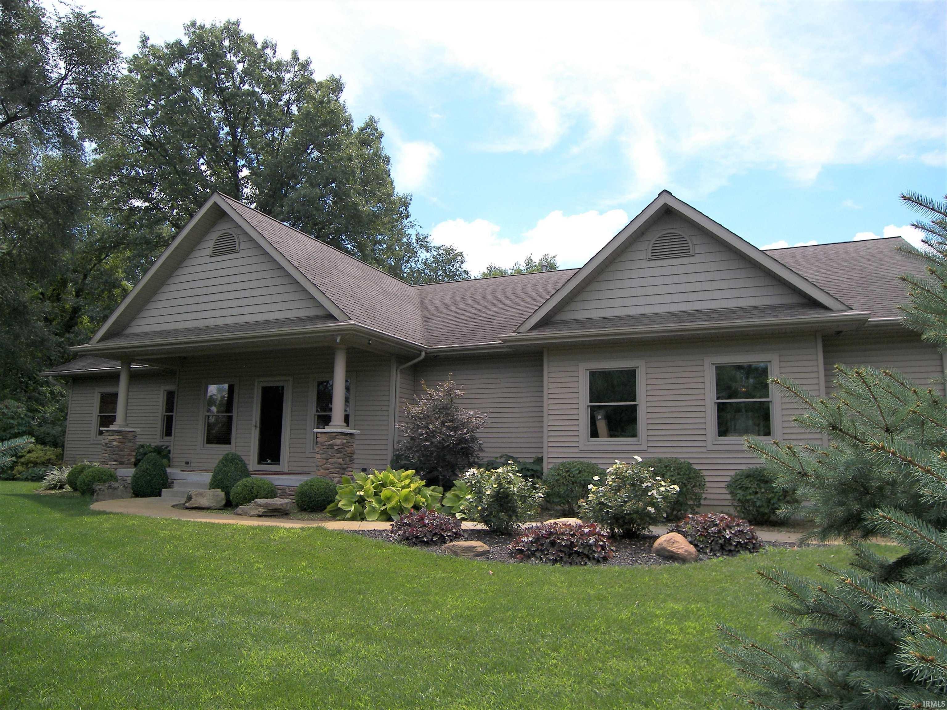 2065 North Fox Farm Road Warsaw, IN 46580 - Photo 2 of 36 Gallery Image 2