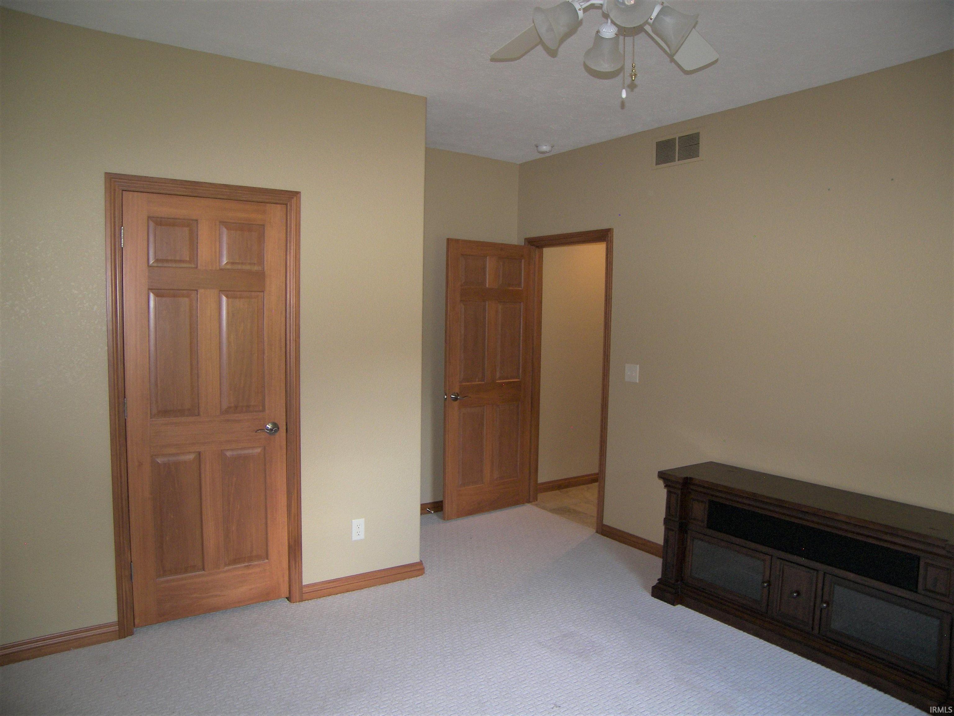 2065 North Fox Farm Road Warsaw, IN 46580 - Photo 23 of 36 Gallery Image 23