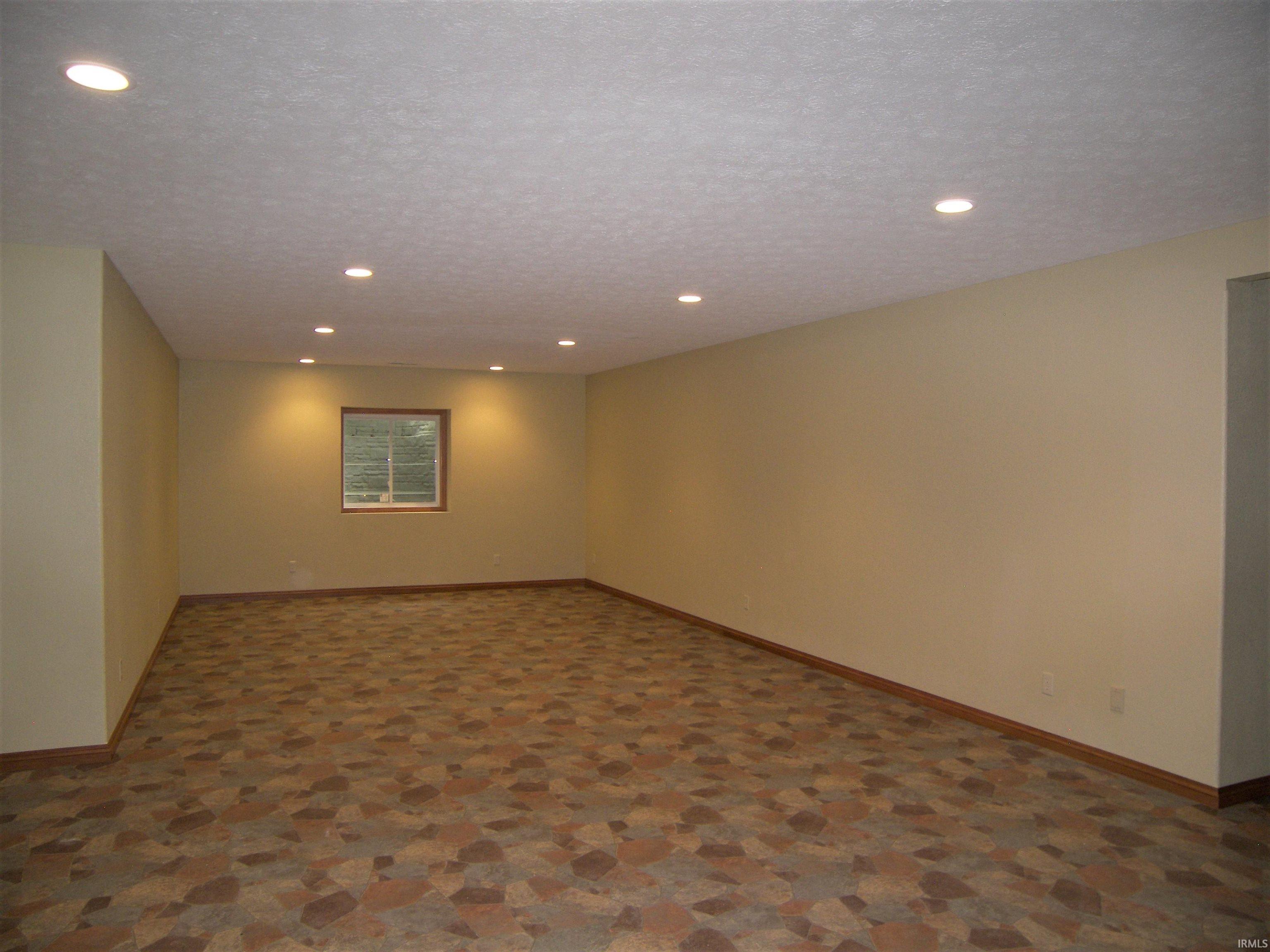 2065 North Fox Farm Road Warsaw, IN 46580 - Photo 25 of 36 Gallery Image 25