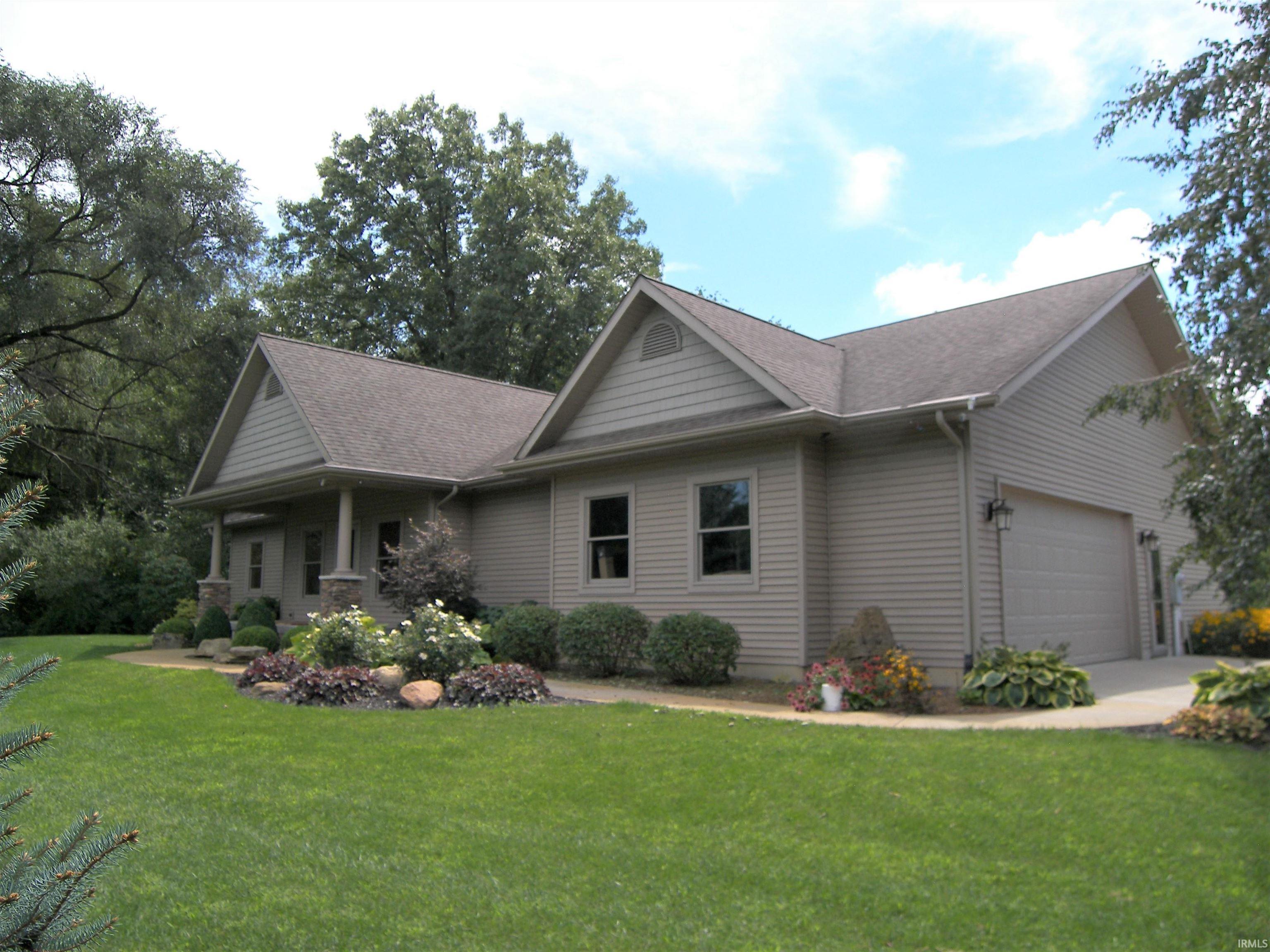 2065 North Fox Farm Road Warsaw, IN 46580 - Photo 3 of 36 Gallery Image 3