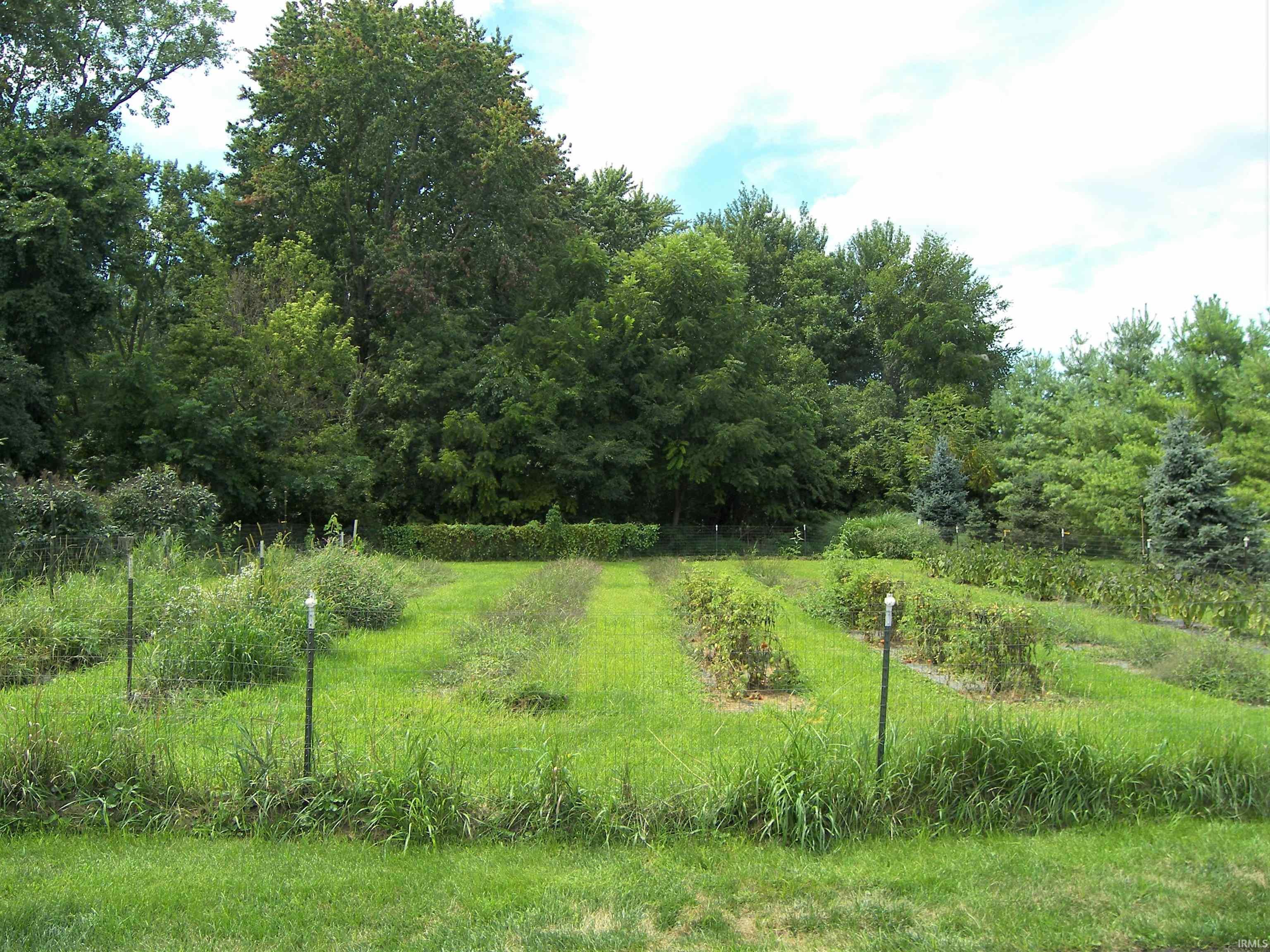 2065 North Fox Farm Road Warsaw, IN 46580 - Photo 34 of 36 Gallery Image 34