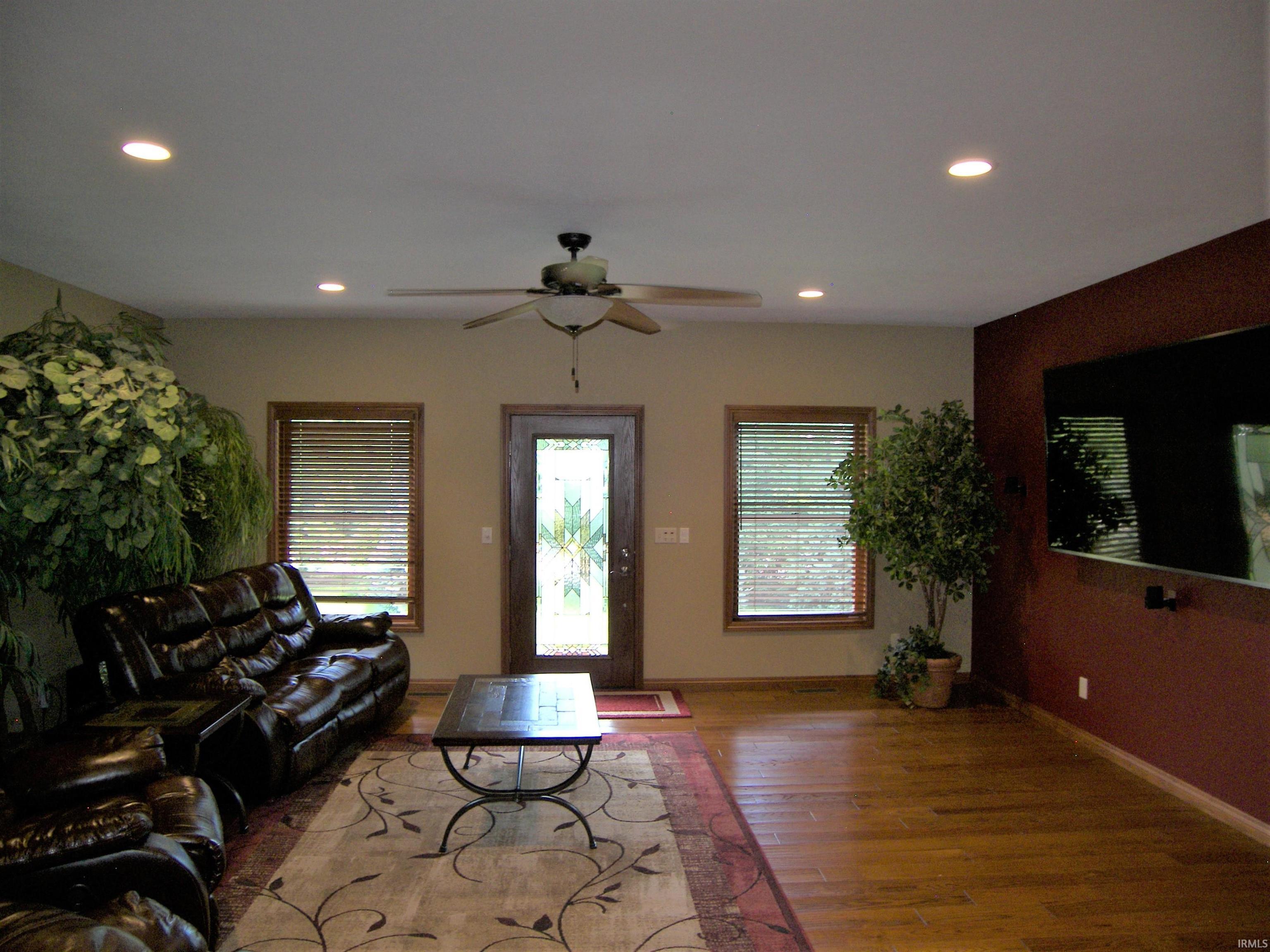 2065 North Fox Farm Road Warsaw, IN 46580 - Photo 6 of 36 Gallery Image 6