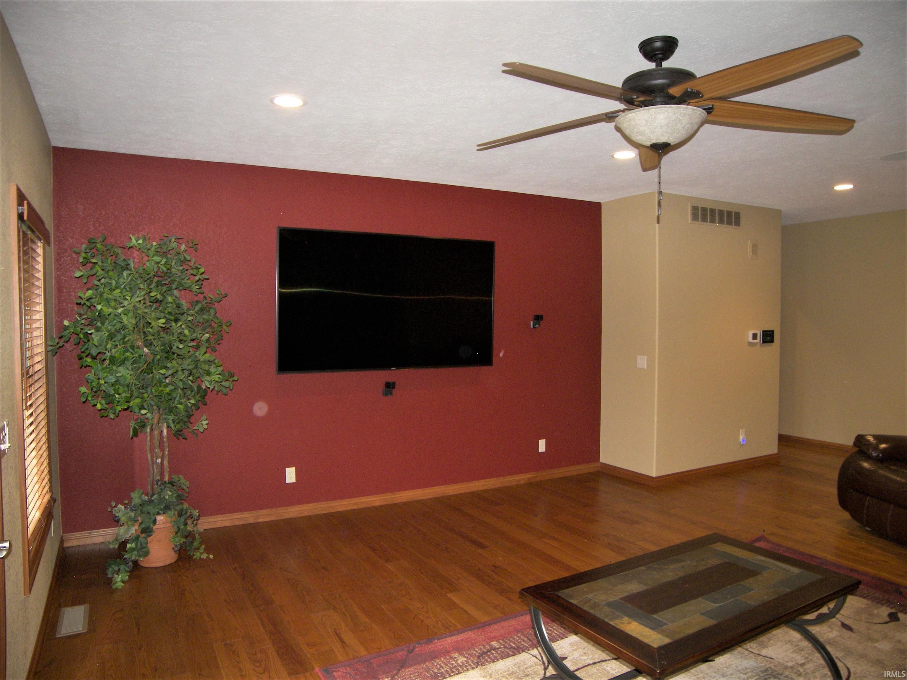 2065 North Fox Farm Road Warsaw, IN 46580 - Photo 8 of 36 Gallery Image 8