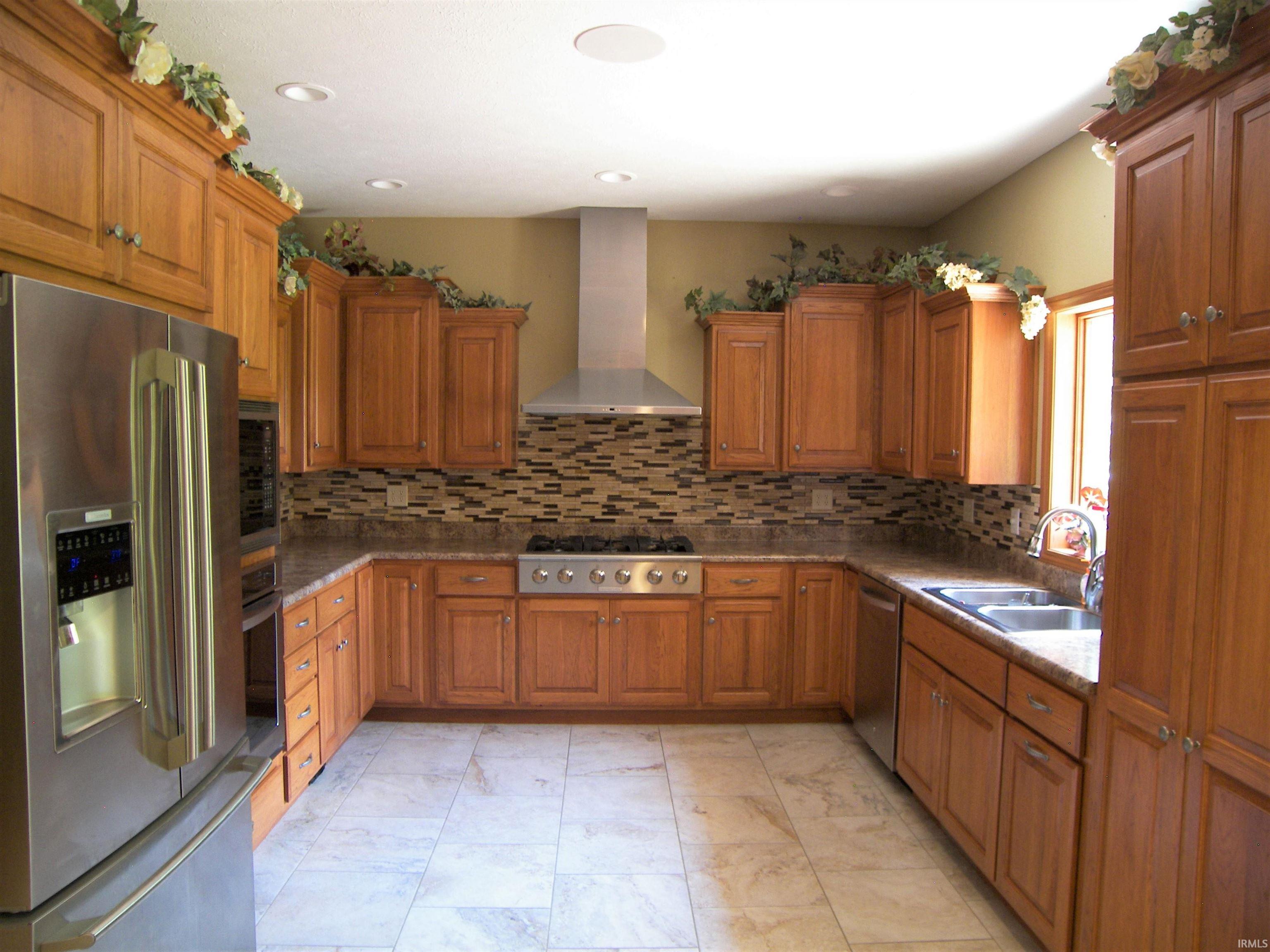 2065 North Fox Farm Road Warsaw, IN 46580 - Photo 9 of 36 Gallery Image 9