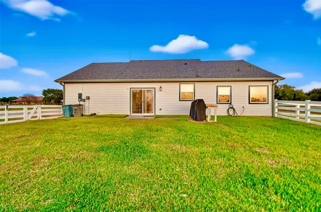$899,000 | 6702 South Mallard Drive, Fulshear, TX 77441