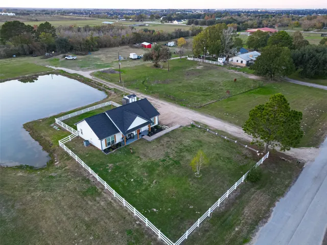 $899,000 | 6702 South Mallard Drive, Fulshear, TX 77441
