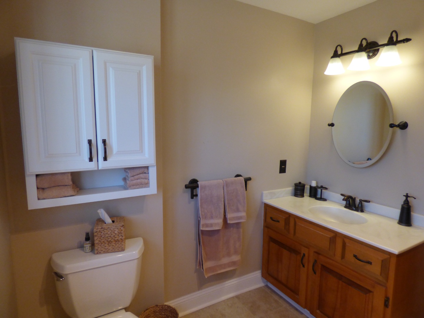 24 Mariners Way Edgartown, MA 02539 - Photo 31 of 50 First floor hall bath,