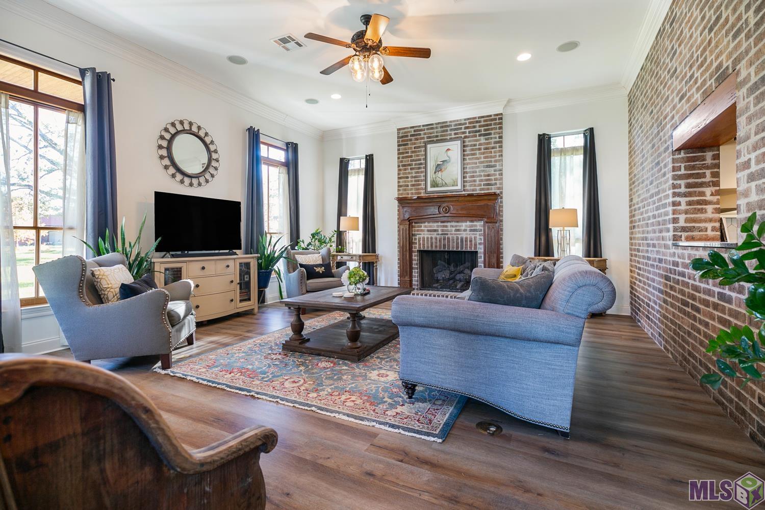 11759 Blackwater Road Baker, LA 70714 - Photo 7 of 35 LIVING ROOM