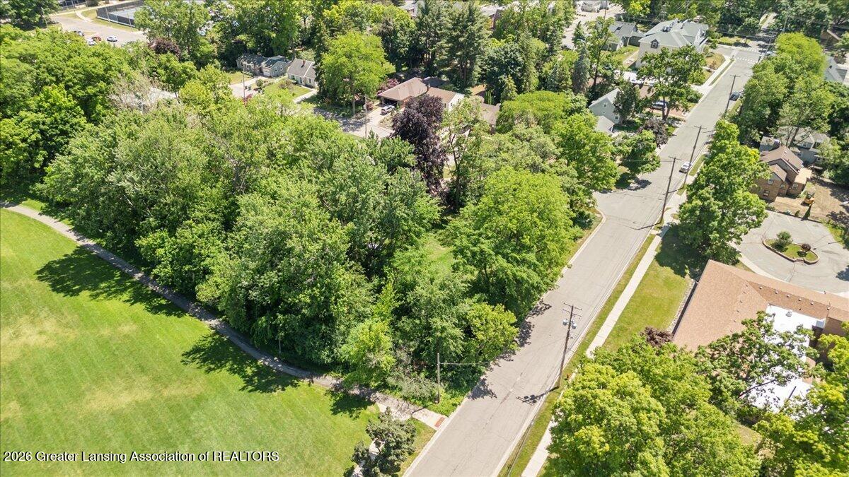 201 Ridge Road East Lansing, MI 48823 - Photo 10 of 18 21-Media Jett - 16