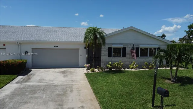 $260,000 | 1527 Edgewater Circle, Fort Myers, FL 33919