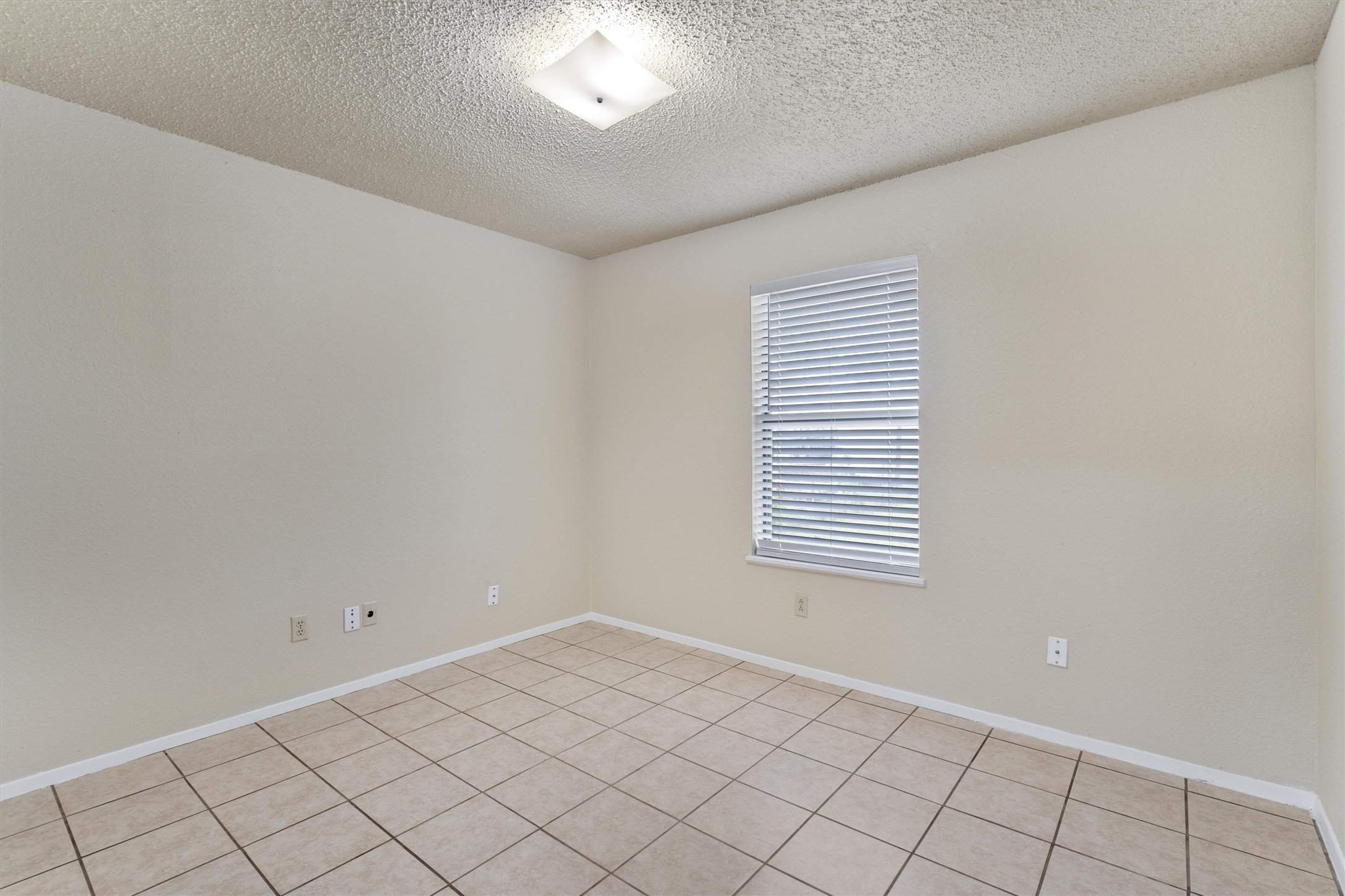 2805 Davis Street, Unit A Taylor, TX 76574 - Photo 9 of 12 an empty room with windows
