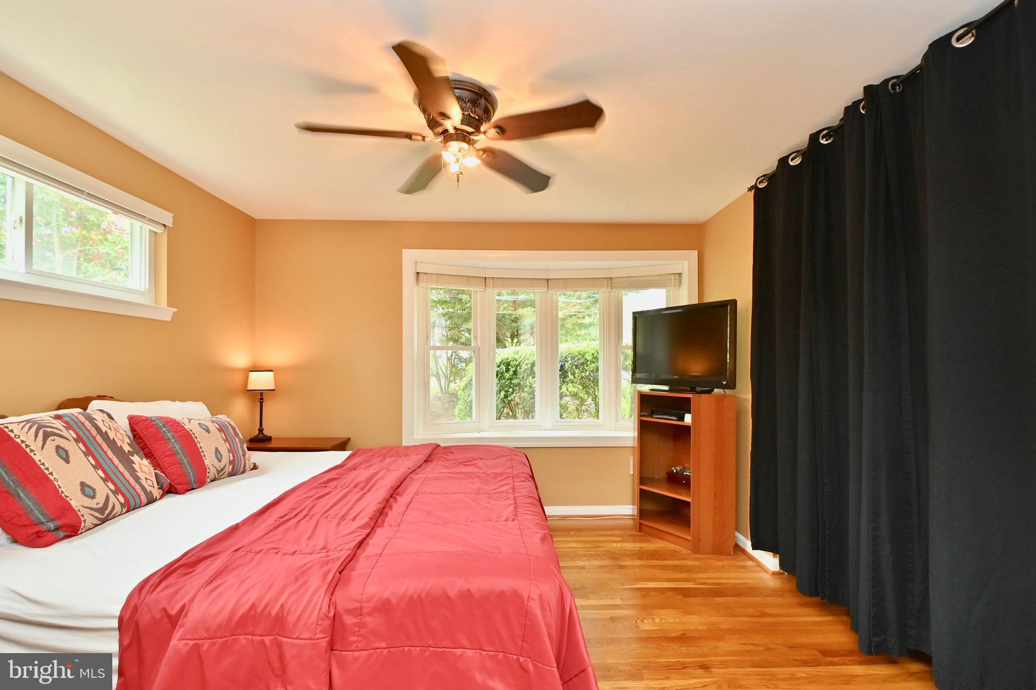 6801 Quebec Court Springfield, VA 22152 - Photo 14 of 38 Primary bedroom
