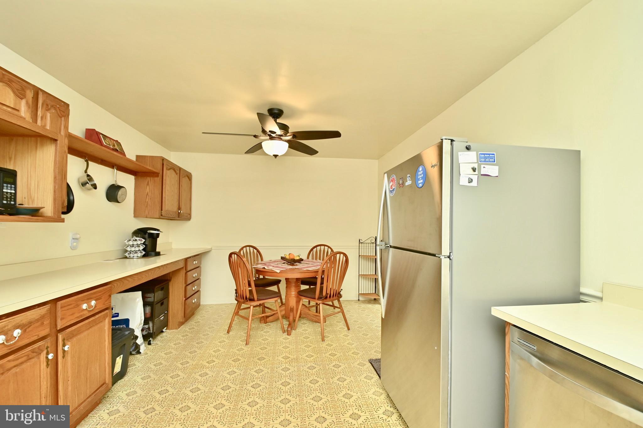 6801 Quebec Court Springfield, VA 22152 - Photo 6 of 38 Eat-in kitchen
