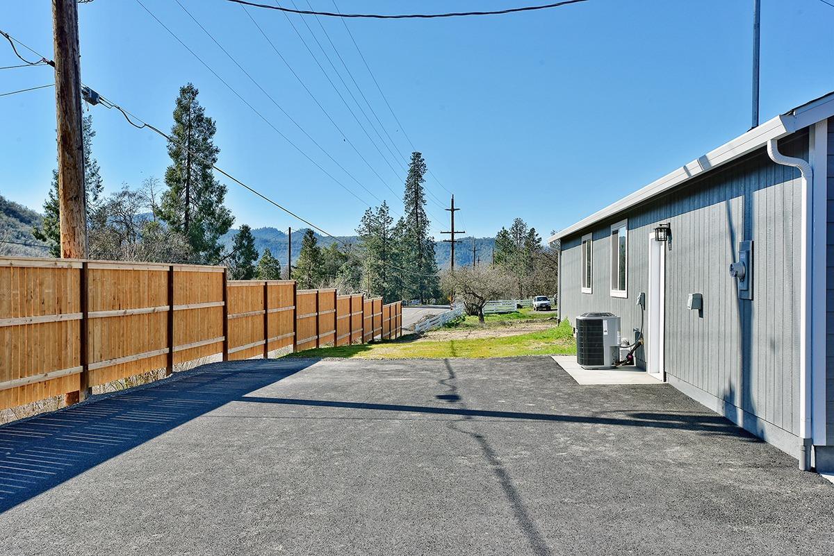 10014 Blackwell Road Central Point, OR 97502 - Photo 5 of 22 Additional Photo