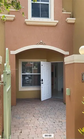 $2,750 | 919 Southwest 143rd Terrace, Unit 2009, Pembroke Pines, FL 33027