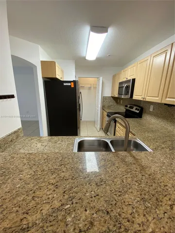 $2,750 | 919 Southwest 143rd Terrace, Unit 2009, Pembroke Pines, FL 33027