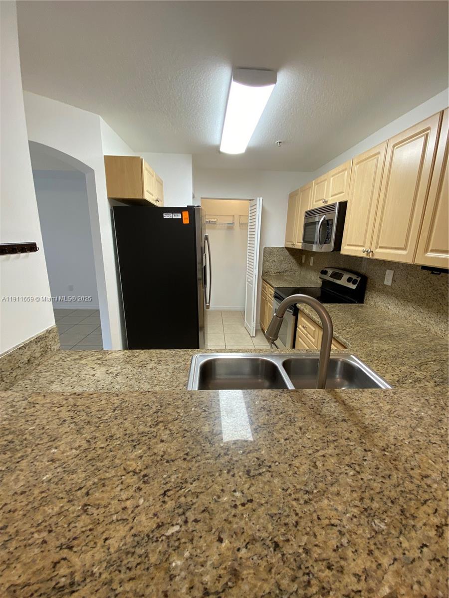 919 Southwest 143rd Terrace, Unit 2009 Pembroke Pines, FL 33027 - Photo 3 of 24