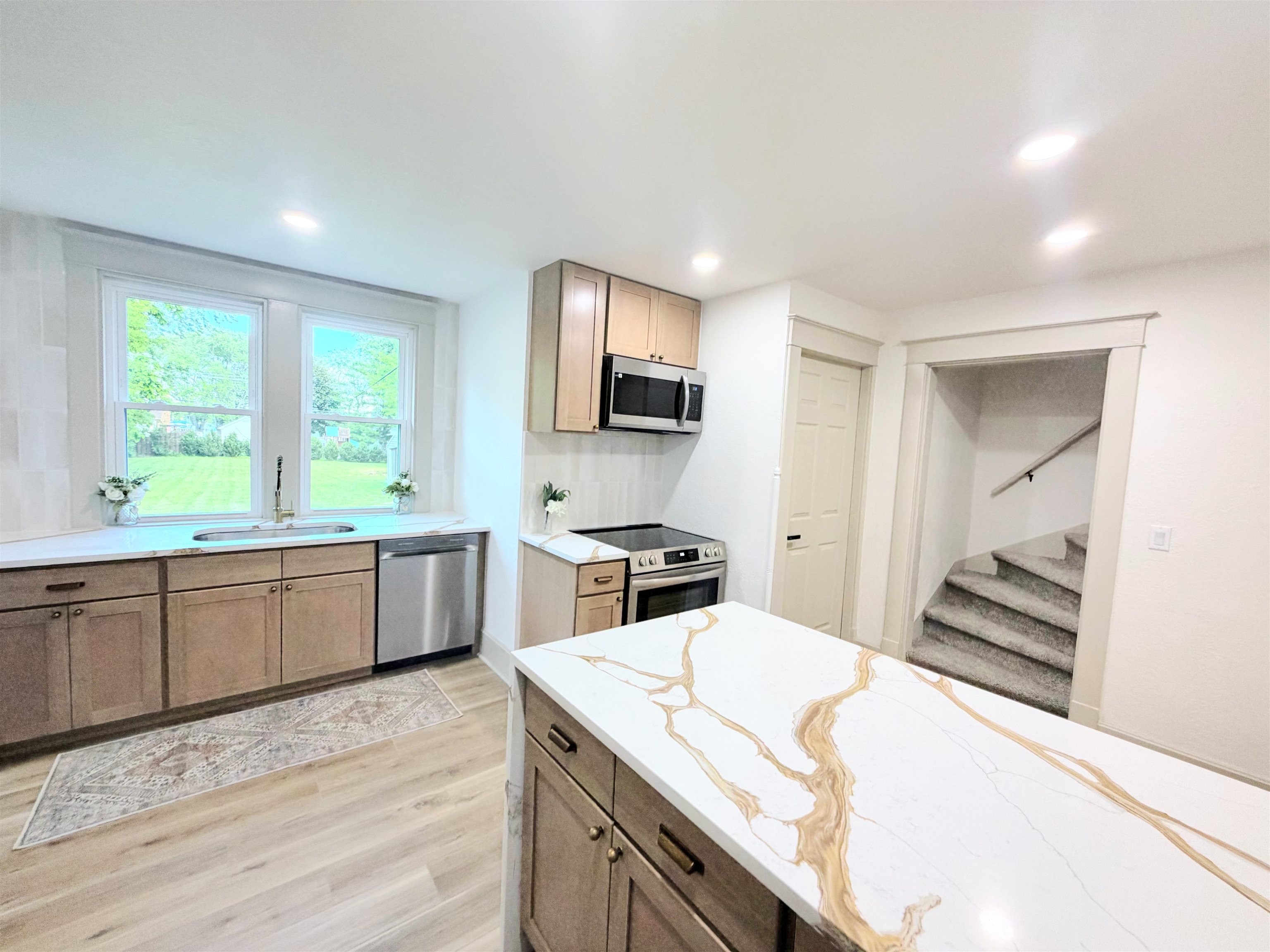 1730 North Oneida Street Appleton, WI 54911 - Photo 6 of 28