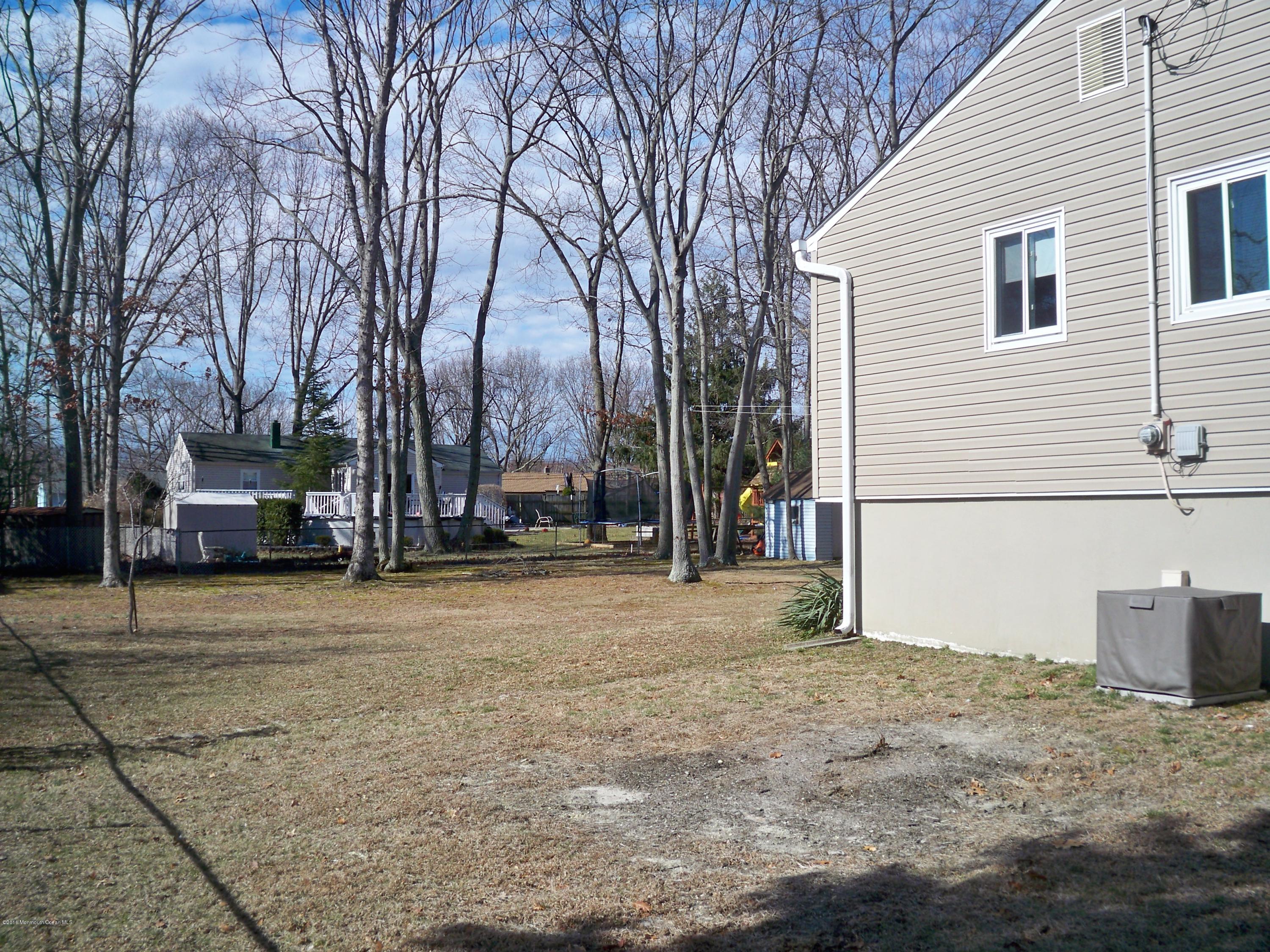 44 Darien Road Howell, NJ 07731 - Photo 15 of 17 100_2690