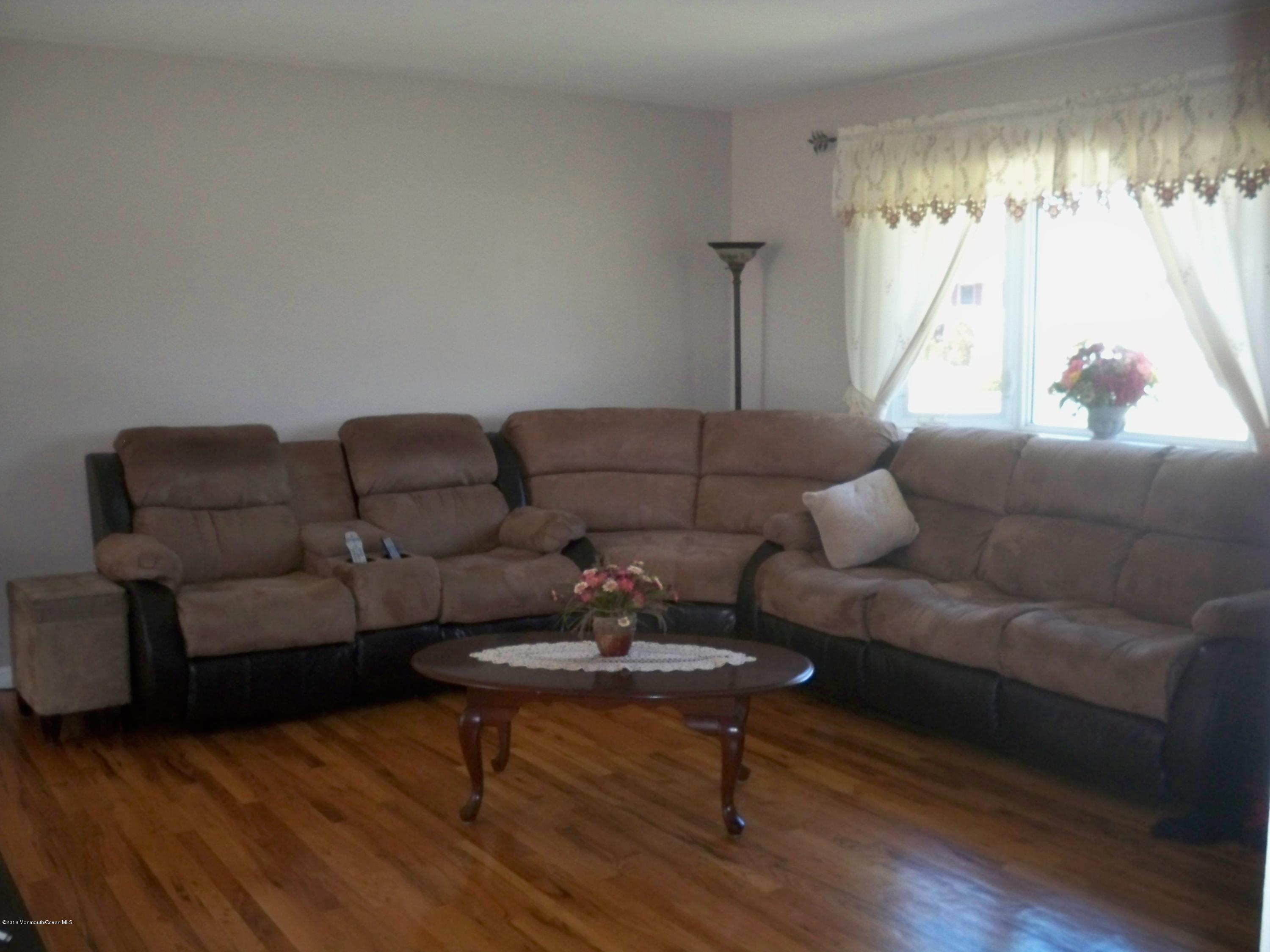44 Darien Road Howell, NJ 07731 - Photo 3 of 17 100_2954