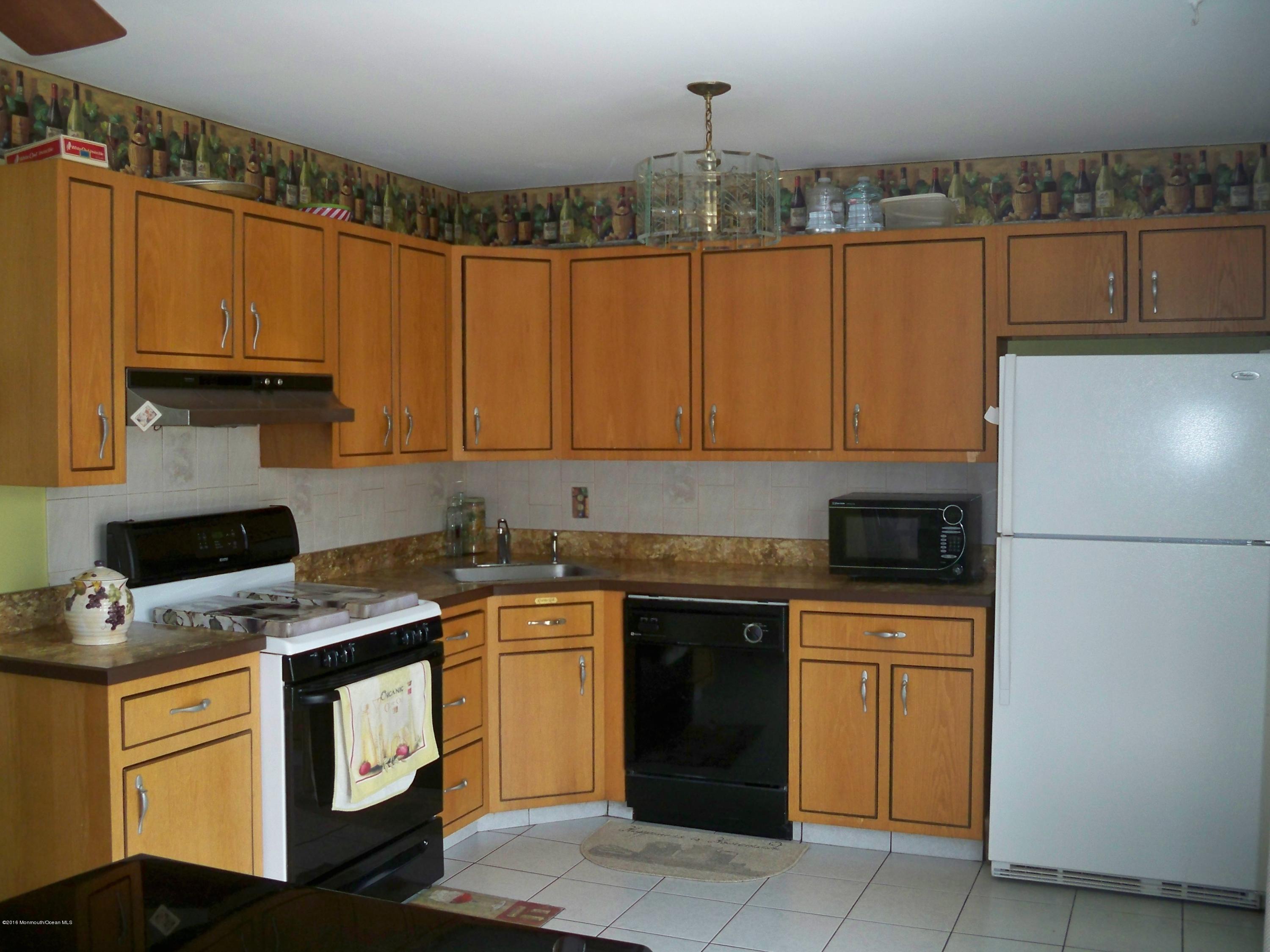 44 Darien Road Howell, NJ 07731 - Photo 5 of 17 100_2785