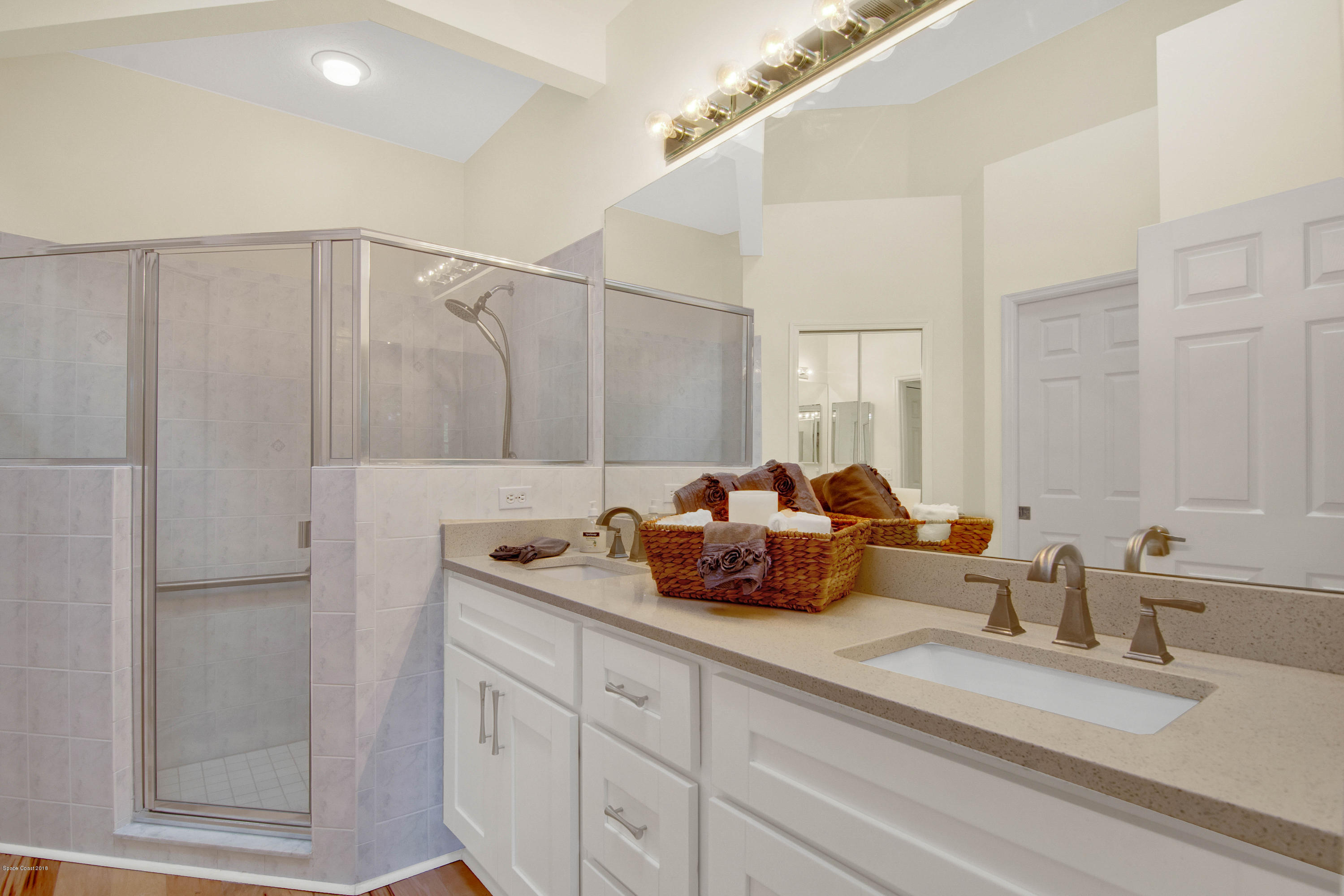 358 Renaissance Avenue Melbourne, FL 32940 - Photo 16 of 40 MASTER BATH