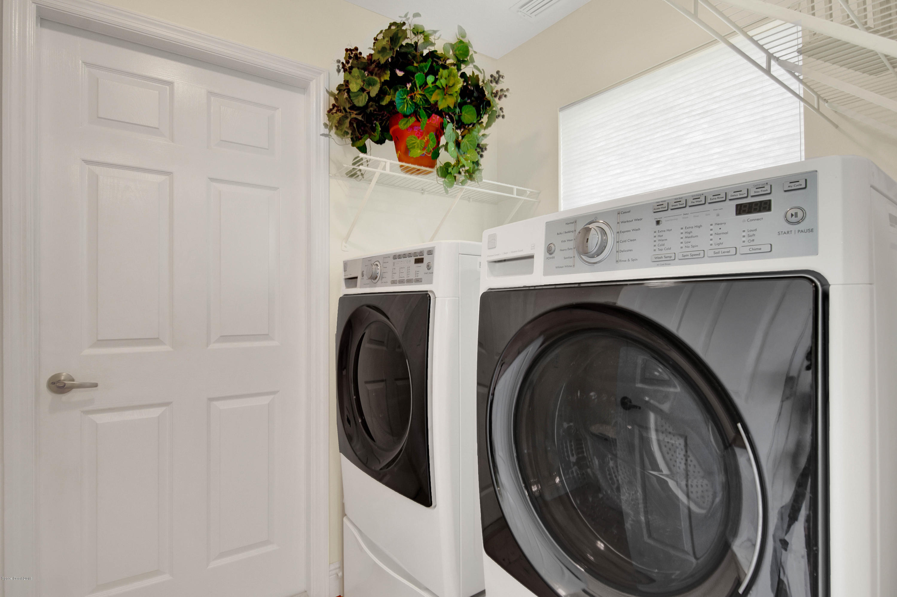 358 Renaissance Avenue Melbourne, FL 32940 - Photo 23 of 40 LAUNDRY