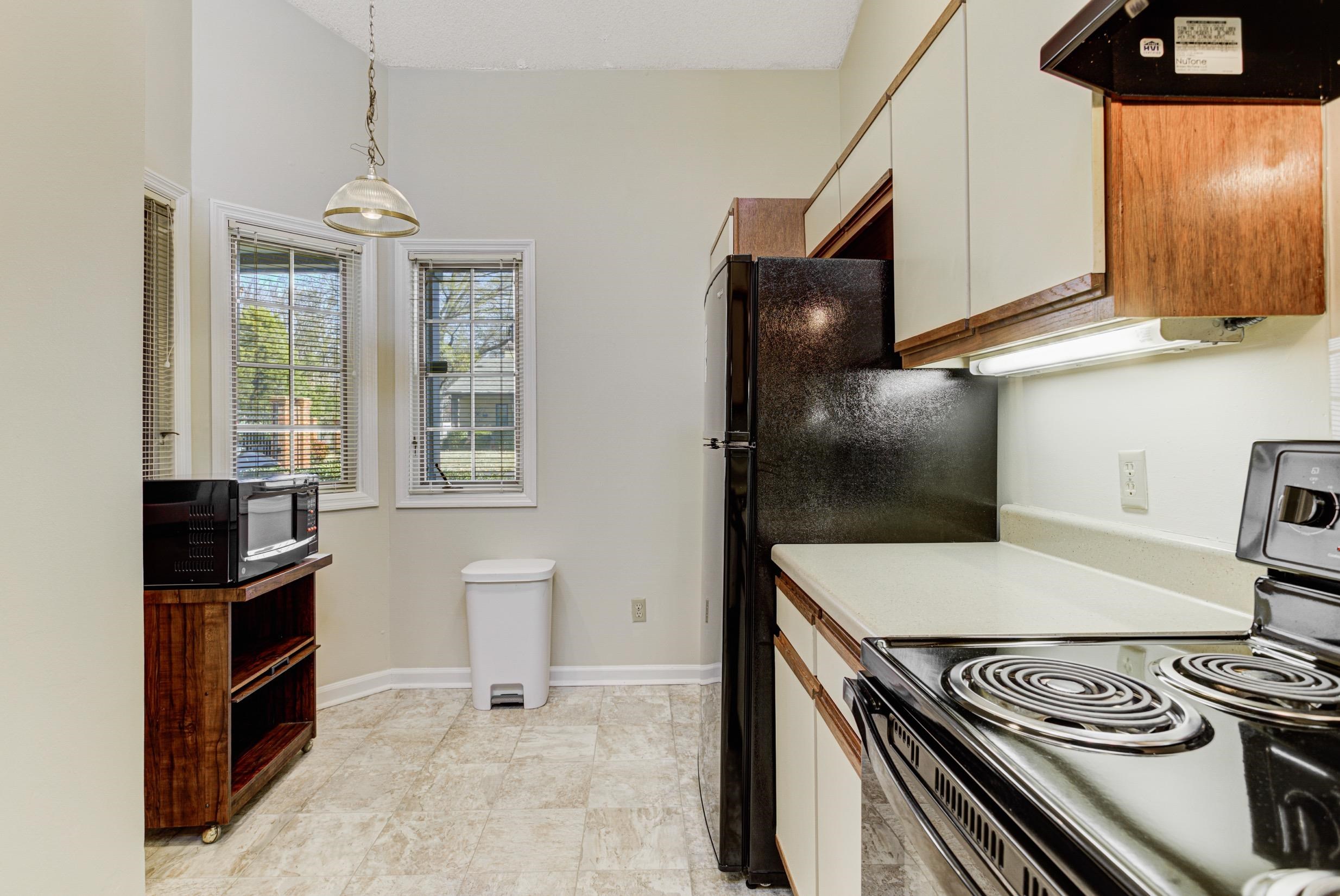 5013 Scheibler Road, Unit C1 Memphis, TN 38128 - Photo 6 of 36 Kitchen featuring range with electric stovetop, pendant lighting, ventilation hood, light countertops, and black microwave