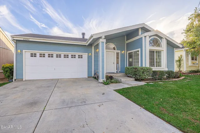 a front view of house with yard