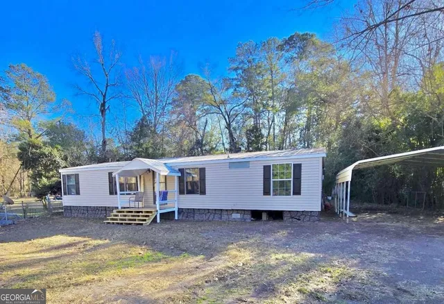 a view of a house with backyard and sitting area