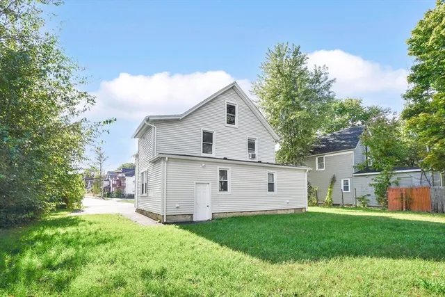 $1,850 | 140 Meadow Street, Unit RIGHT, Westfield, MA 01085